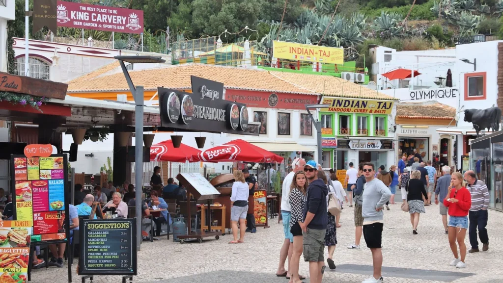 Portugal housing crisis, move to Portugal, Americans in Portugal - banner